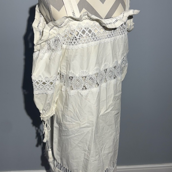 Elegant White Lace Dress - Picture 3 of 13